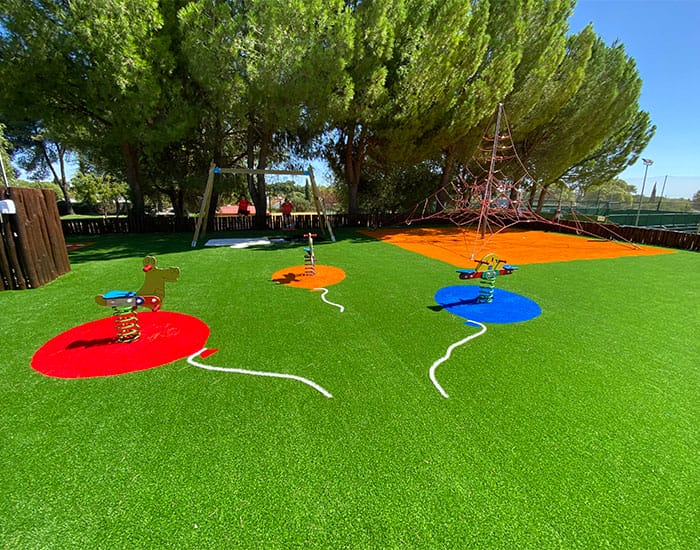 Césped artificial en parque infantil Sevilla
