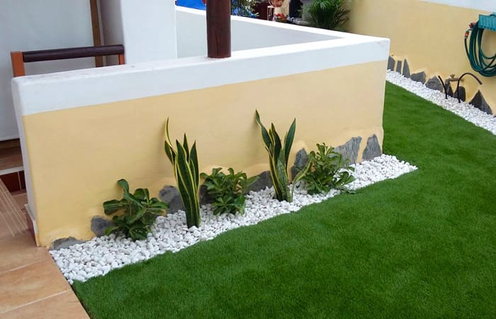 Cómo combinar el césped artificial en tu terraza o jardín? - Jardin  Artificial